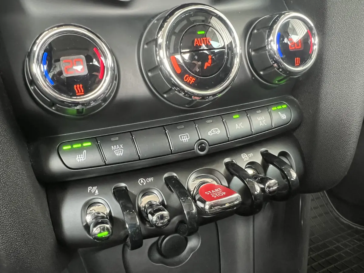 1.5 One Business | AUTOMAAT | NAVI | PDC V+A | CRUISE CONTROL | CLIMATE CONTROL | LMV 16'' | STOELVERWARMING | BLUETOOTH | LED