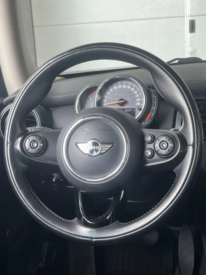 1.5 One Business | AUTOMAAT | NAVI | PDC V+A | CRUISE CONTROL | CLIMATE CONTROL | LMV 16'' | STOELVERWARMING | BLUETOOTH | LED