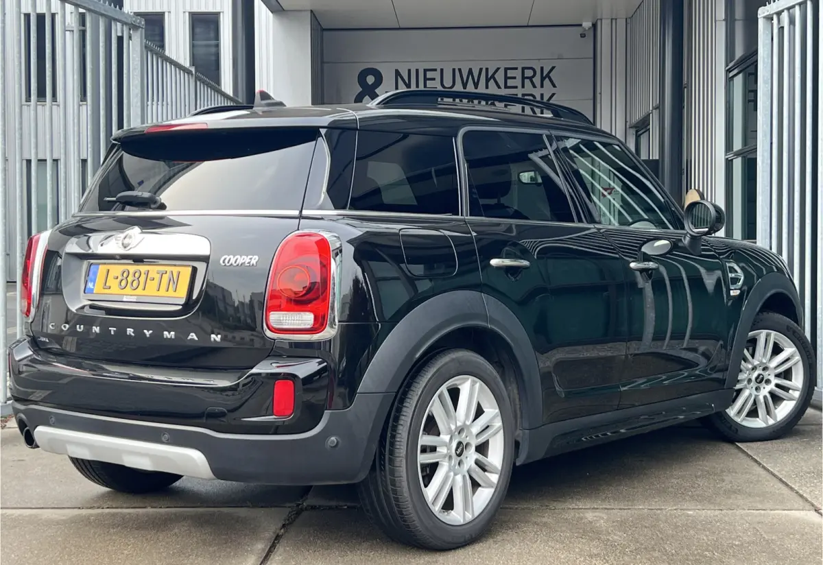 1.5 Cooper Chili | AUTOMAAT | HEAD-UP DISPLAY | LEDER | SCHUIF/KANTELDAK | CARPLAY | HARMAN/KARDON | CAMERA | NAVI | CRUISE CONTROL | PDC V+A | CLIMATE CONTROL | LMV 18'' | STOELVERWARMING |