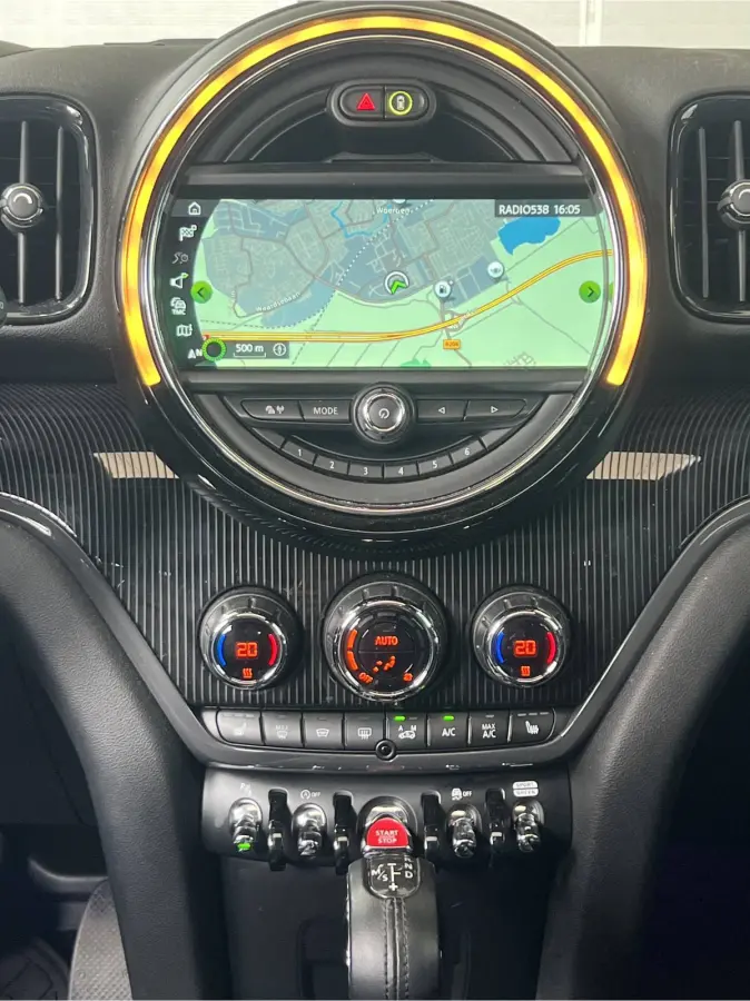 1.5 Cooper Chili | AUTOMAAT | HEAD-UP DISPLAY | LEDER | SCHUIF/KANTELDAK | CARPLAY | HARMAN/KARDON | CAMERA | NAVI | CRUISE CONTROL | PDC V+A | CLIMATE CONTROL | LMV 18'' | STOELVERWARMING |