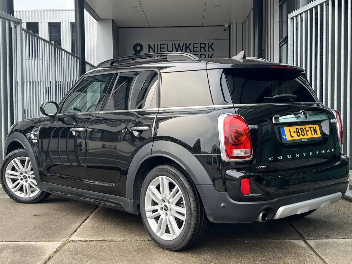 1.5 Cooper Chili | AUTOMAAT | HEAD-UP DISPLAY | LEDER | SCHUIF/KANTELDAK | CARPLAY | HARMAN/KARDON | CAMERA | NAVI | CRUISE CONTROL | PDC V+A | CLIMATE CONTROL | LMV 18'' | STOELVERWARMING |