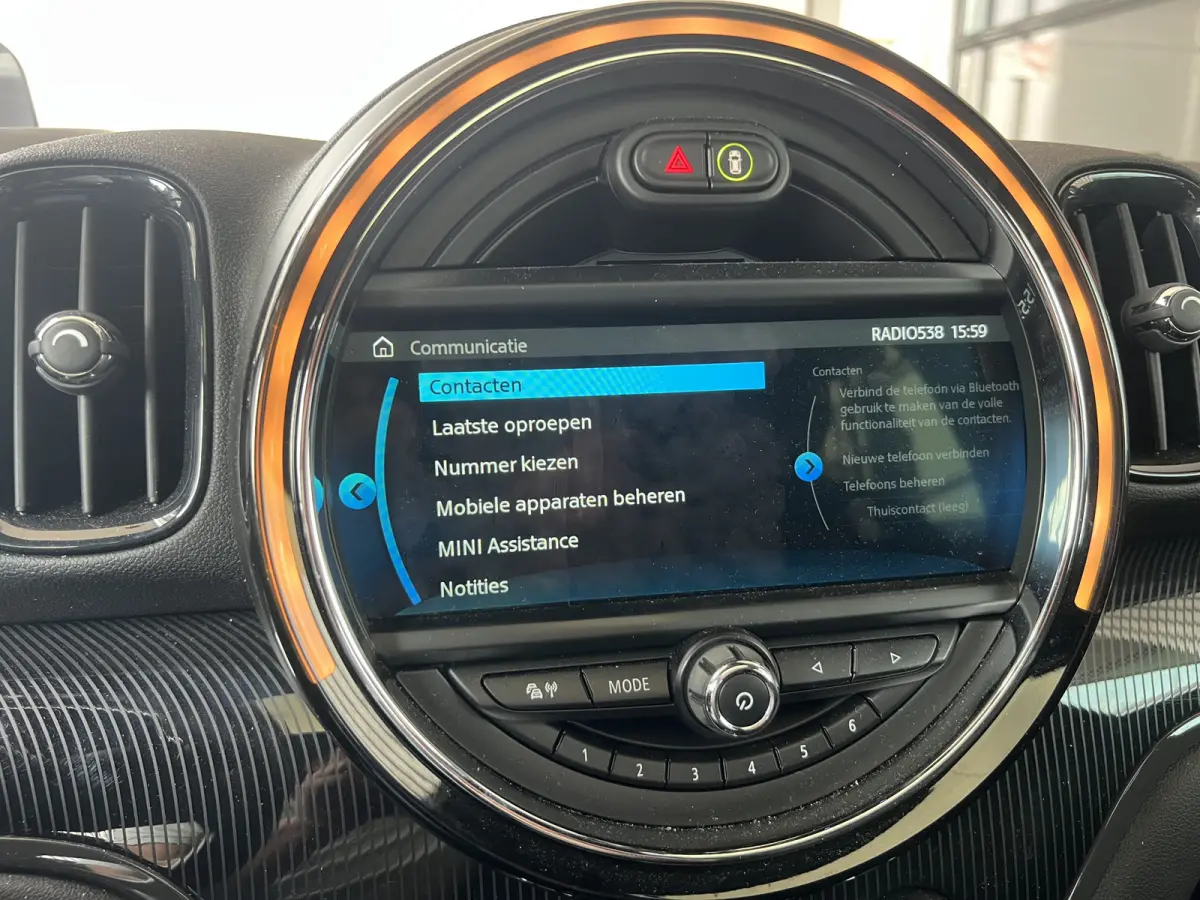 1.5 Cooper Chili | AUTOMAAT | HEAD-UP DISPLAY | LEDER | SCHUIF/KANTELDAK | CARPLAY | HARMAN/KARDON | CAMERA | NAVI | CRUISE CONTROL | PDC V+A | CLIMATE CONTROL | LMV 18'' | STOELVERWARMING |
