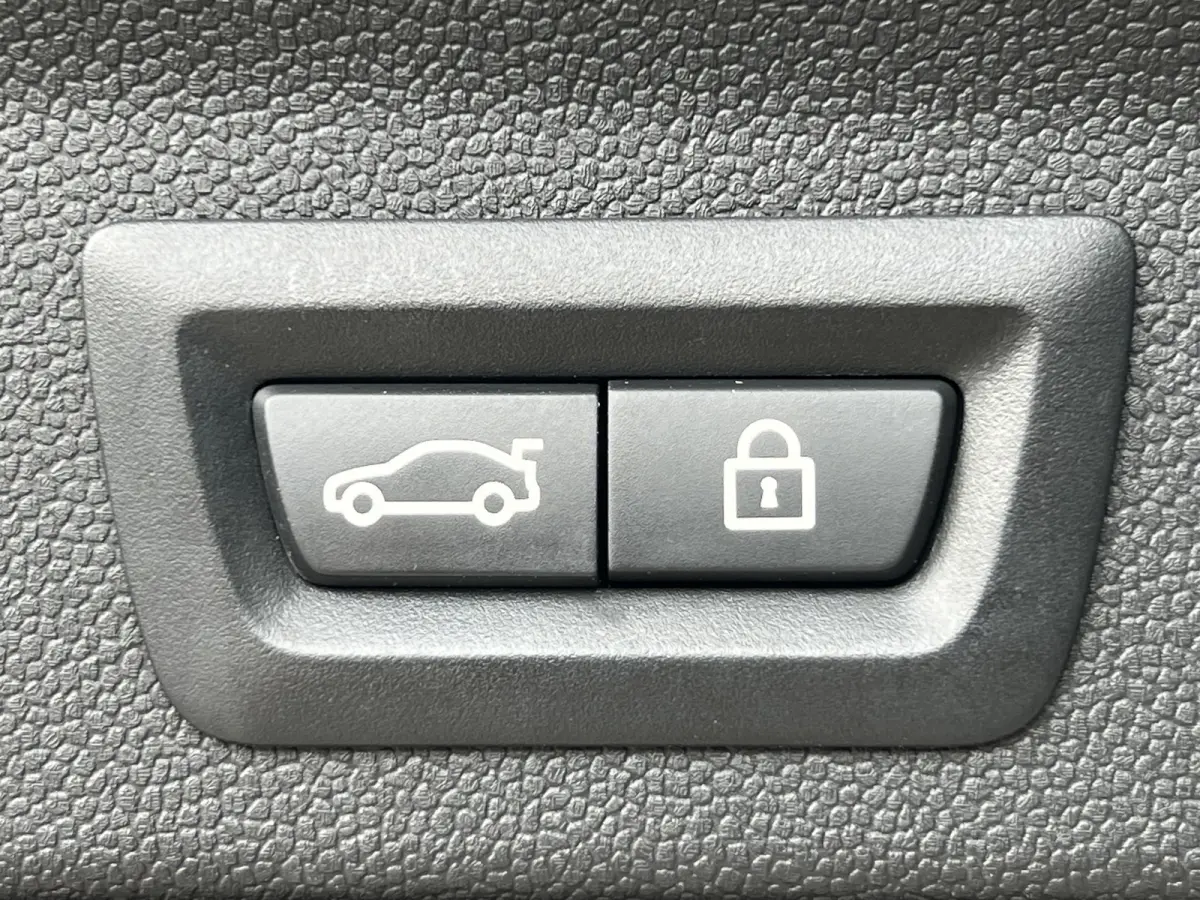 1.5 Cooper Chili | AUTOMAAT | HEAD-UP DISPLAY | LEDER | SCHUIF/KANTELDAK | CARPLAY | HARMAN/KARDON | CAMERA | NAVI | CRUISE CONTROL | PDC V+A | CLIMATE CONTROL | LMV 18'' | STOELVERWARMING |