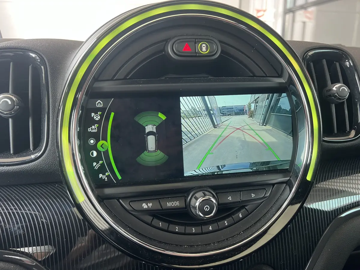 1.5 Cooper Chili | AUTOMAAT | HEAD-UP DISPLAY | LEDER | SCHUIF/KANTELDAK | CARPLAY | HARMAN/KARDON | CAMERA | NAVI | CRUISE CONTROL | PDC V+A | CLIMATE CONTROL | LMV 18'' | STOELVERWARMING |