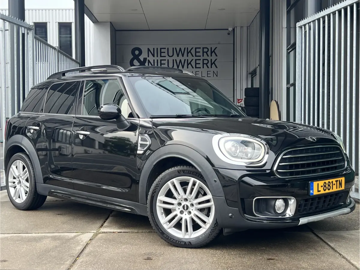 1.5 Cooper Chili | AUTOMAAT | HEAD-UP DISPLAY | LEDER | SCHUIF/KANTELDAK | CARPLAY | HARMAN/KARDON | CAMERA | NAVI | CRUISE CONTROL | PDC V+A | CLIMATE CONTROL | LMV 18'' | STOELVERWARMING |
