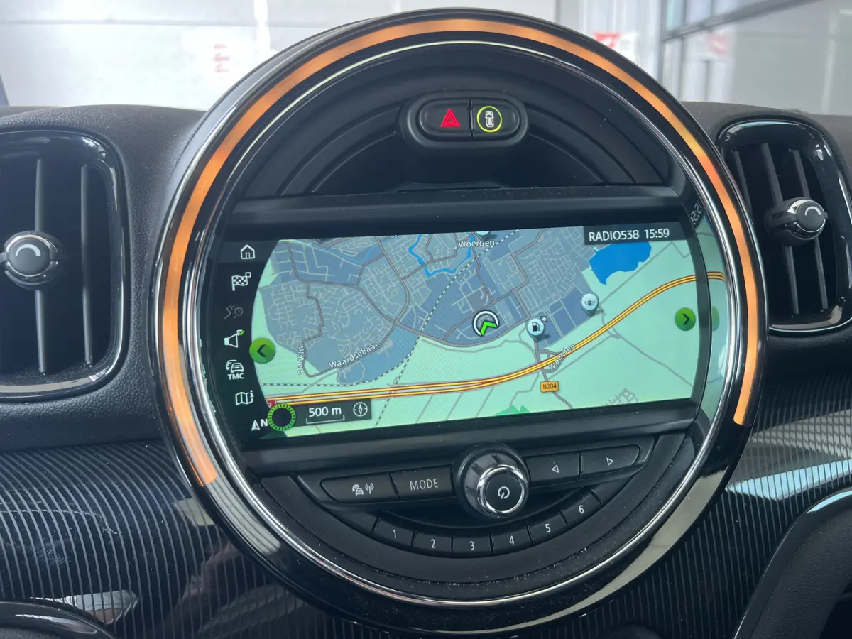 1.5 Cooper Chili | AUTOMAAT | HEAD-UP DISPLAY | LEDER | SCHUIF/KANTELDAK | CARPLAY | HARMAN/KARDON | CAMERA | NAVI | CRUISE CONTROL | PDC V+A | CLIMATE CONTROL | LMV 18'' | STOELVERWARMING |