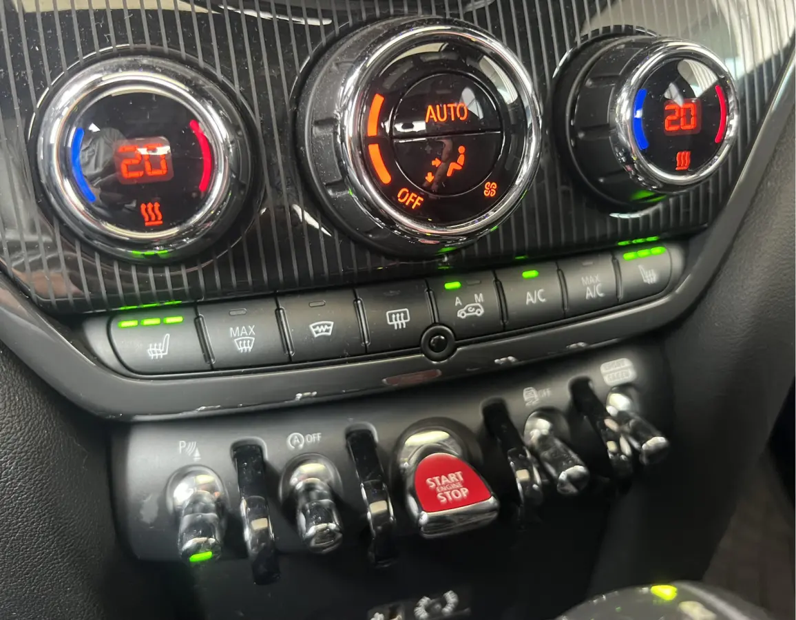1.5 Cooper Chili | AUTOMAAT | HEAD-UP DISPLAY | LEDER | SCHUIF/KANTELDAK | CARPLAY | HARMAN/KARDON | CAMERA | NAVI | CRUISE CONTROL | PDC V+A | CLIMATE CONTROL | LMV 18'' | STOELVERWARMING |
