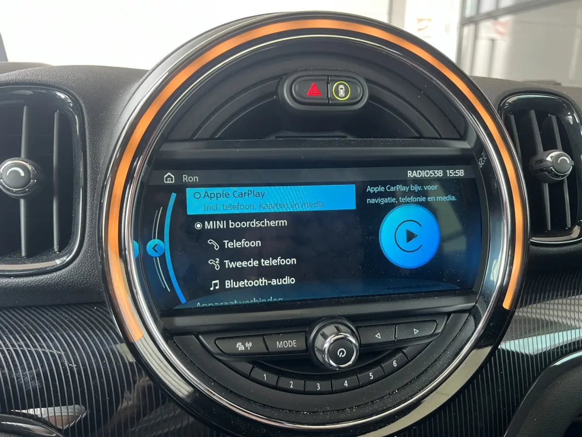 1.5 Cooper Chili | AUTOMAAT | HEAD-UP DISPLAY | LEDER | SCHUIF/KANTELDAK | CARPLAY | HARMAN/KARDON | CAMERA | NAVI | CRUISE CONTROL | PDC V+A | CLIMATE CONTROL | LMV 18'' | STOELVERWARMING |