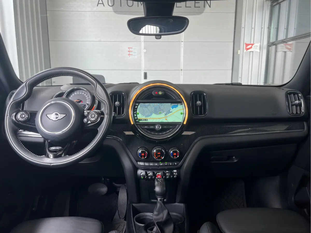 1.5 Cooper Chili | AUTOMAAT | HEAD-UP DISPLAY | LEDER | SCHUIF/KANTELDAK | CARPLAY | HARMAN/KARDON | CAMERA | NAVI | CRUISE CONTROL | PDC V+A | CLIMATE CONTROL | LMV 18'' | STOELVERWARMING |