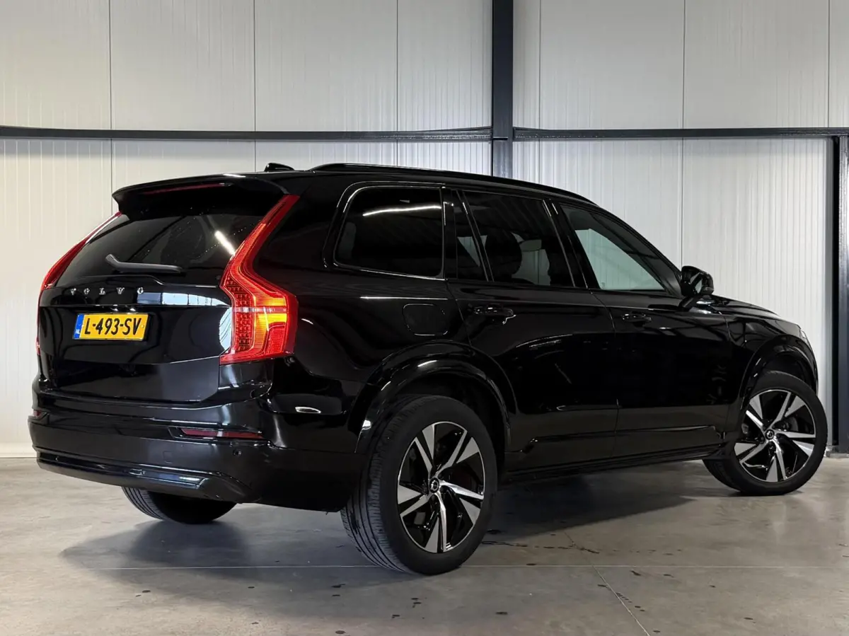 2.0 T8 Recharge AWD R-Design Pano Memory 7P NAP