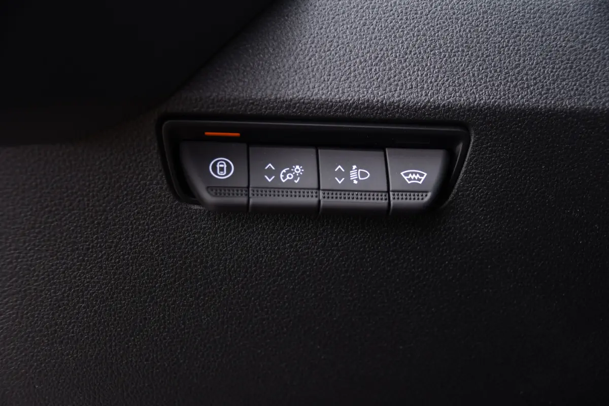 T35 L2H2 Extra long range 87 kWh Camera, Cruise, Carplay, LED, Clima, Stoelverwarming, Laadruimte Betimmering, 143pk, Virtual, Sensoren, Uniek!