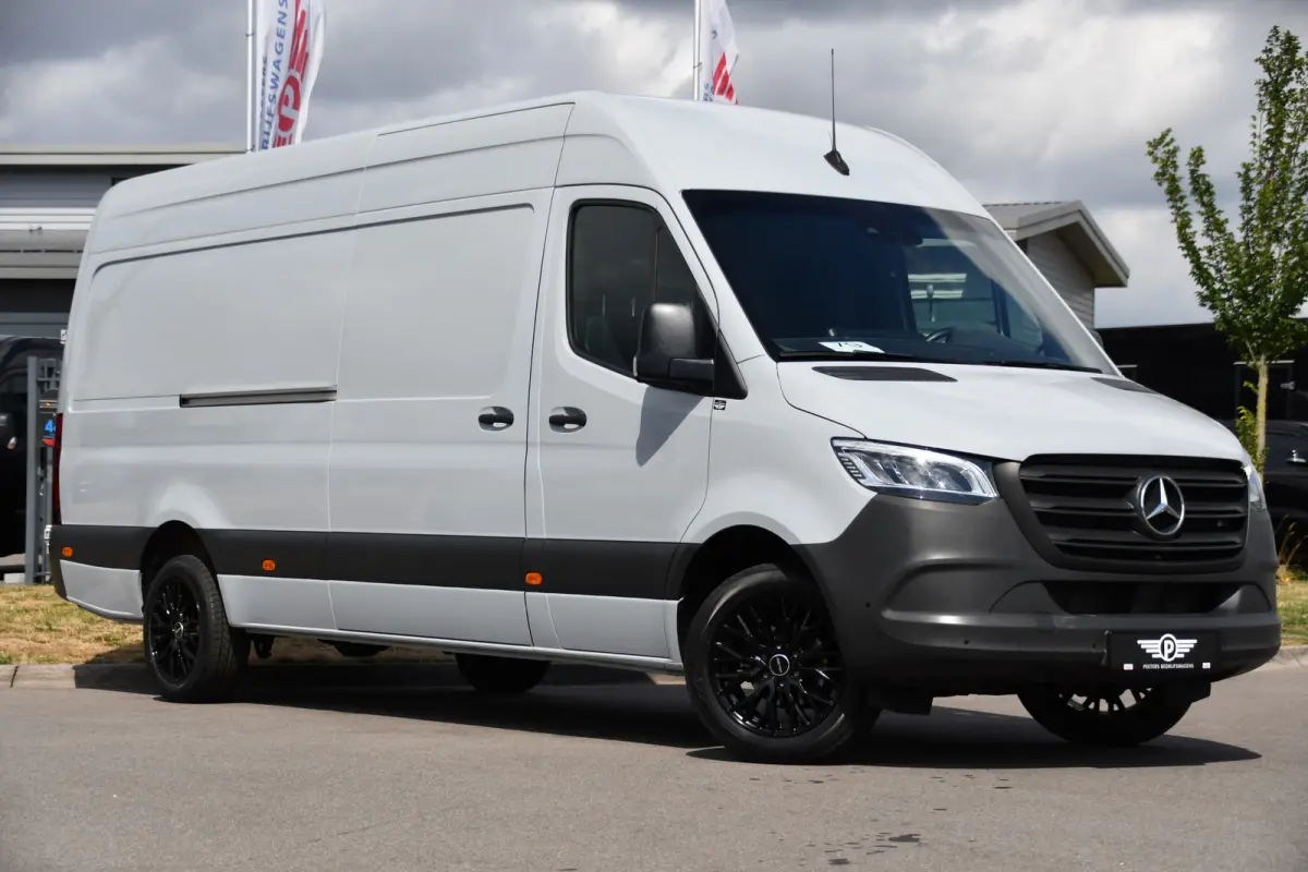 317 1.9 CDI L3H2 RWD PB Edition NIEUW STAAT! Adaptieve Cruise, Camera, Carlay, LED, Standkachel, 170pk, Stoelverwarming, Dodehoek, Automaat, 3 Zitplaatsen, Uniek!