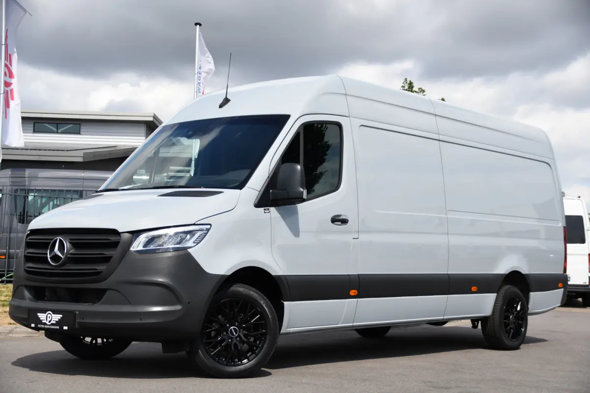 317 1.9 CDI L3H2 RWD PB Edition NIEUW STAAT! Adaptieve Cruise, Camera, Carlay, LED, Standkachel, 170pk, Stoelverwarming, Dodehoek, Automaat, 3 Zitplaatsen, Uniek!