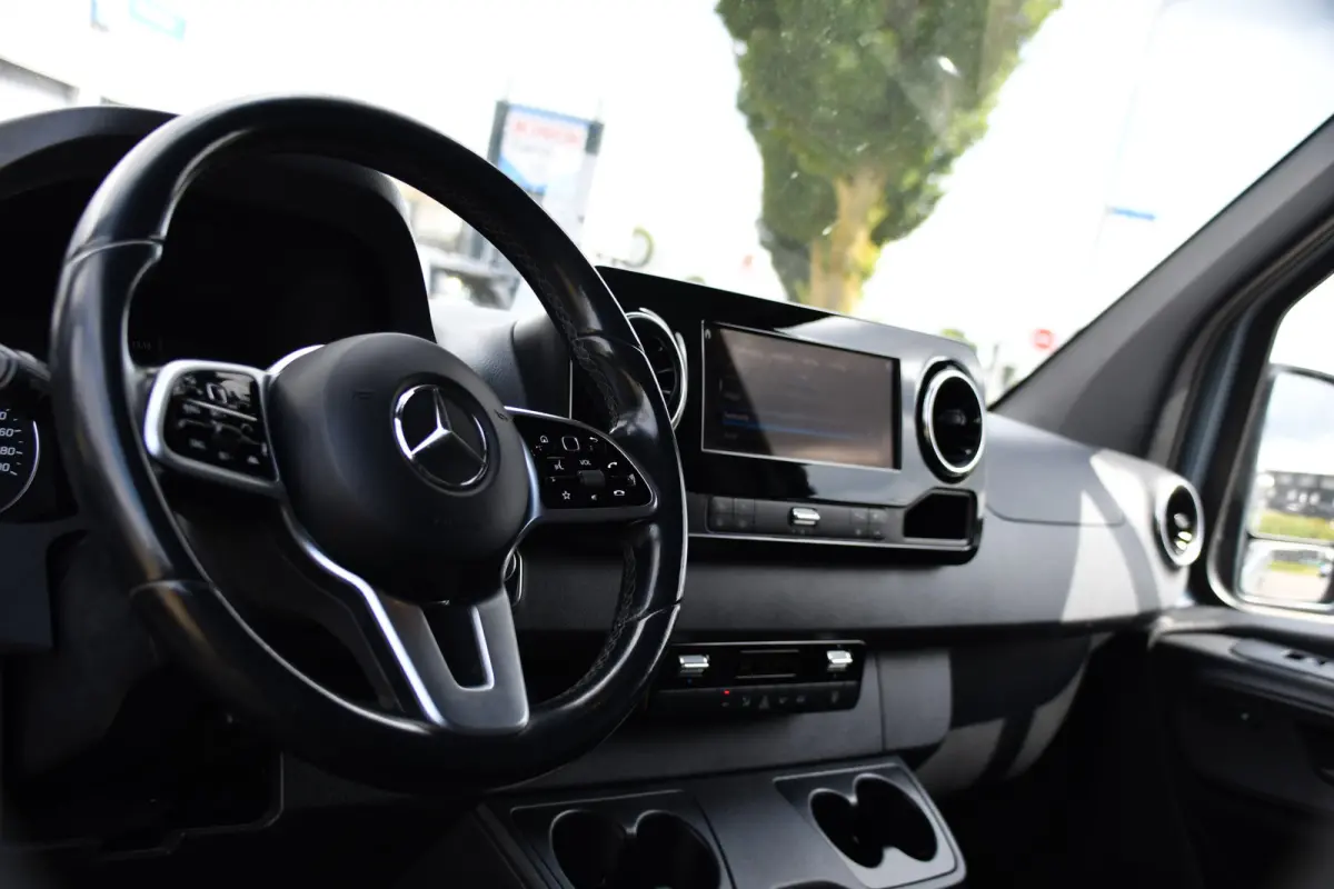 315 1.9 CDI L1H1 PB Edition Adaptieve Cruise, Camera, Carplay, NAVI, LED, 10,5'' Mbux, LED, Automaat, Trekhaak, Stoelverwarming, Standkachel, Leder, Uniek!