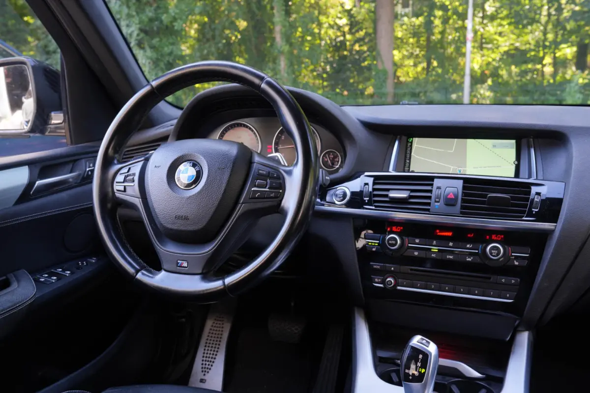 xDrive20i M-Sport | Panorama | Trekhaak | Leder | Navigatie