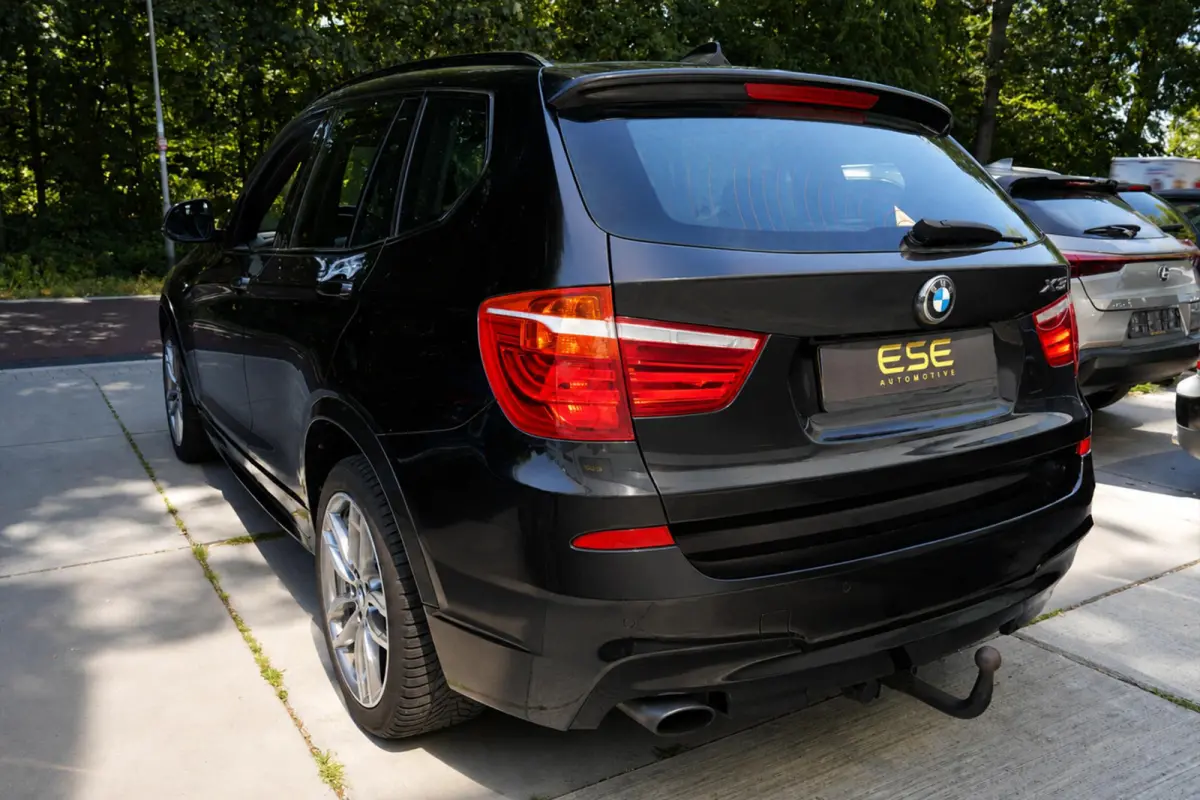 xDrive20i M-Sport | Panorama | Trekhaak | Leder | Navigatie