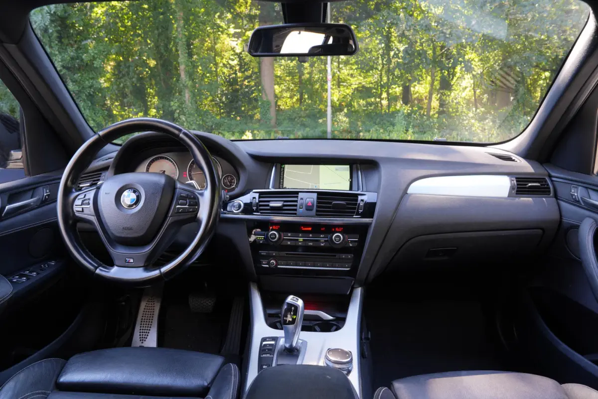 xDrive20i M-Sport | Panorama | Trekhaak | Leder | Navigatie