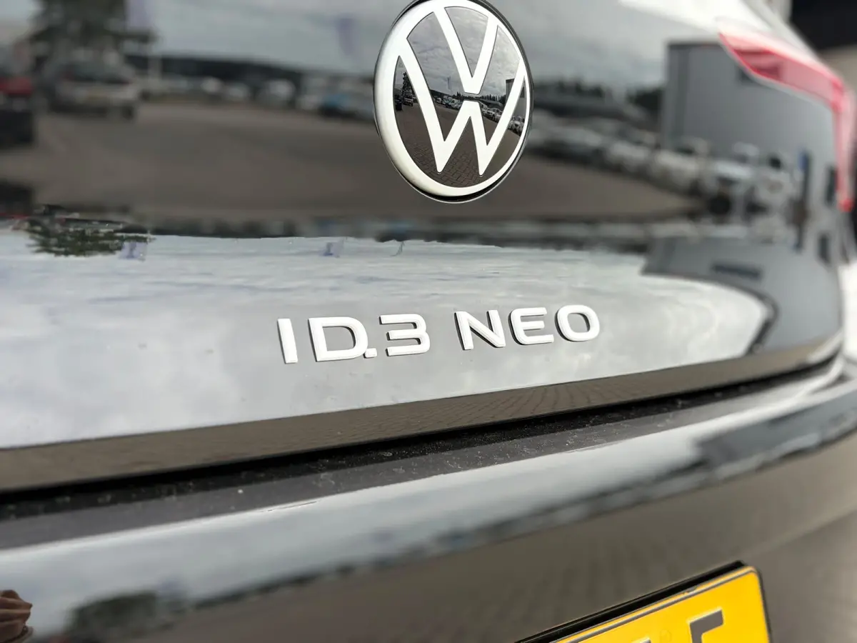 Life | Airconditioning automatisch, 2-zone (Climatronic) | Automatische afstandsregeling (Adaptive Cruise Control) | Buitenspiegels elektrisch instel-, verwarm- en inklapbaar