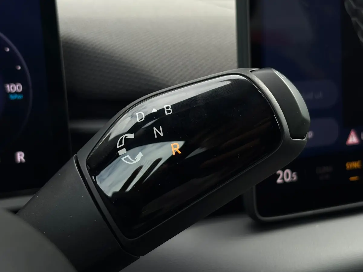 Life | Airconditioning automatisch, 2-zone (Climatronic) | Automatische afstandsregeling (Adaptive Cruise Control) | Buitenspiegels elektrisch instel-, verwarm- en inklapbaar