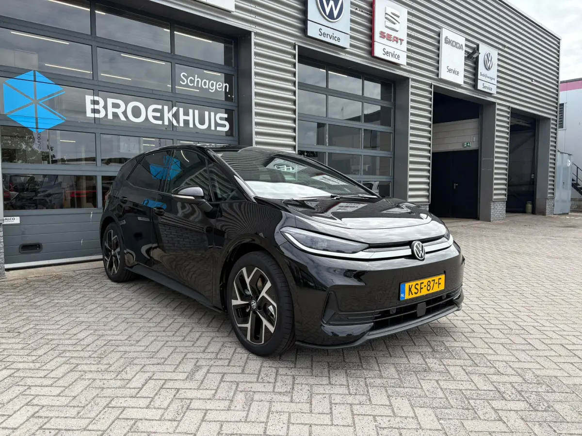 Life | Airconditioning automatisch, 2-zone (Climatronic) | Automatische afstandsregeling (Adaptive Cruise Control) | Buitenspiegels elektrisch instel-, verwarm- en inklapbaar