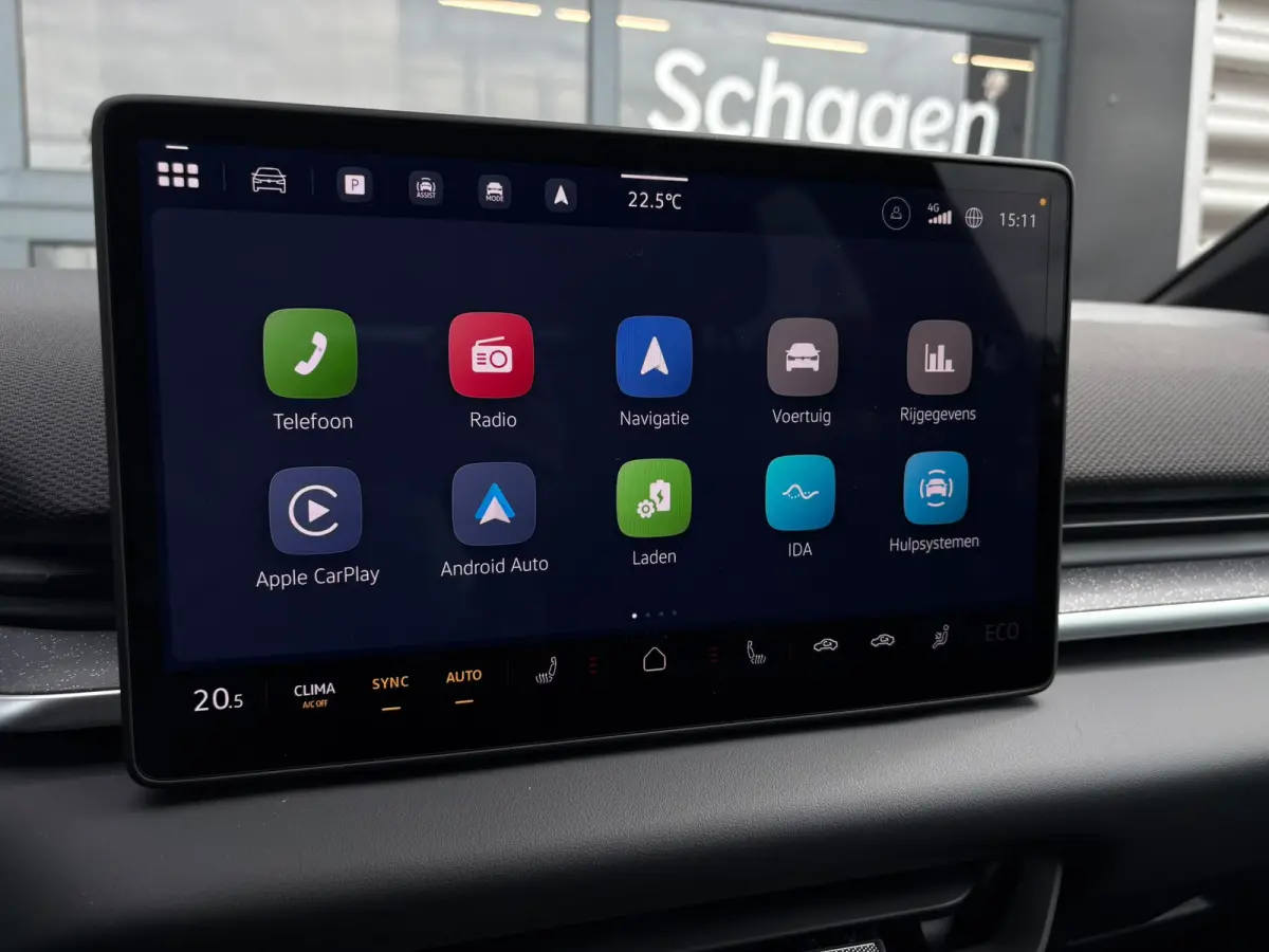 Life | Airconditioning automatisch, 2-zone (Climatronic) | Automatische afstandsregeling (Adaptive Cruise Control) | Buitenspiegels elektrisch instel-, verwarm- en inklapbaar