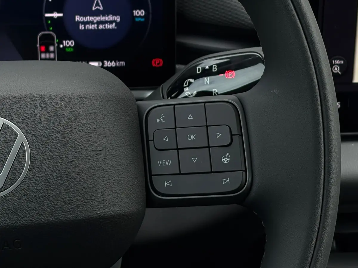 Life | Airconditioning automatisch, 2-zone (Climatronic) | Automatische afstandsregeling (Adaptive Cruise Control) | Buitenspiegels elektrisch instel-, verwarm- en inklapbaar