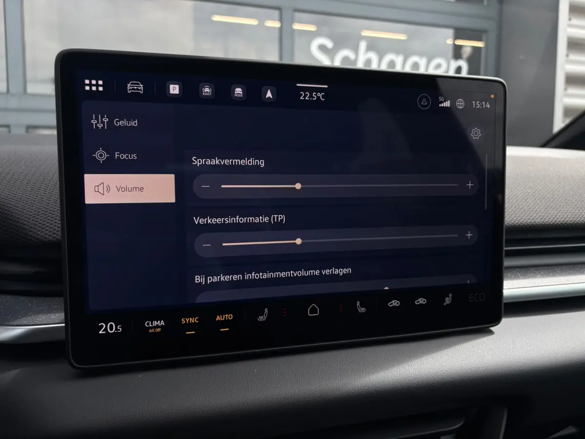 Life | Airconditioning automatisch, 2-zone (Climatronic) | Automatische afstandsregeling (Adaptive Cruise Control) | Buitenspiegels elektrisch instel-, verwarm- en inklapbaar