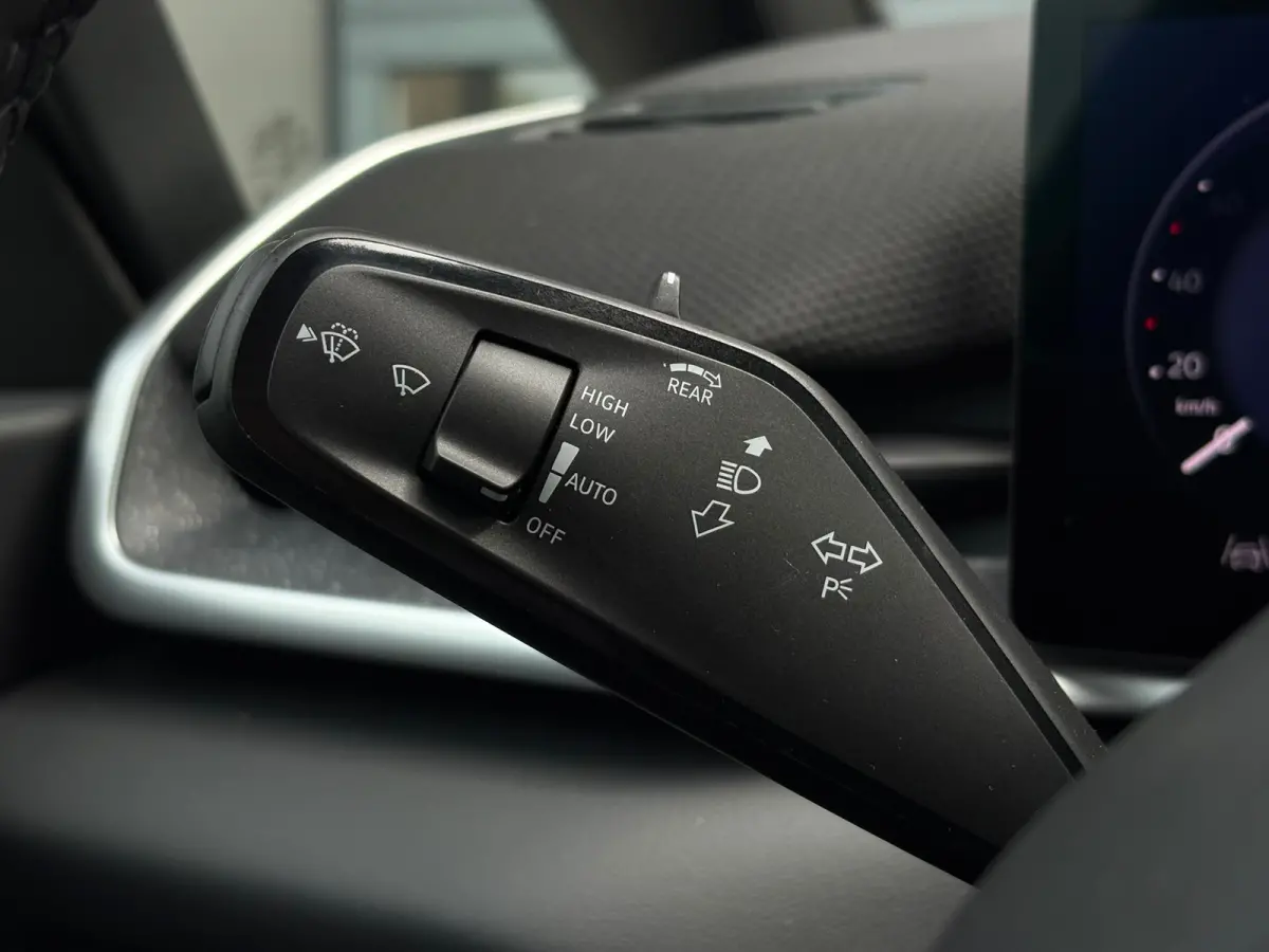 Life | Airconditioning automatisch, 2-zone (Climatronic) | Automatische afstandsregeling (Adaptive Cruise Control) | Buitenspiegels elektrisch instel-, verwarm- en inklapbaar