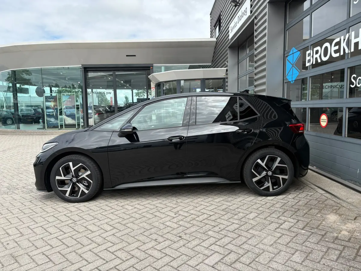 Life | Airconditioning automatisch, 2-zone (Climatronic) | Automatische afstandsregeling (Adaptive Cruise Control) | Buitenspiegels elektrisch instel-, verwarm- en inklapbaar
