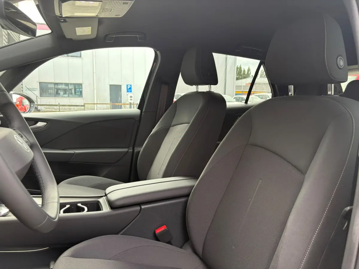 Life | Airconditioning automatisch, 2-zone (Climatronic) | Automatische afstandsregeling (Adaptive Cruise Control) | Buitenspiegels elektrisch instel-, verwarm- en inklapbaar