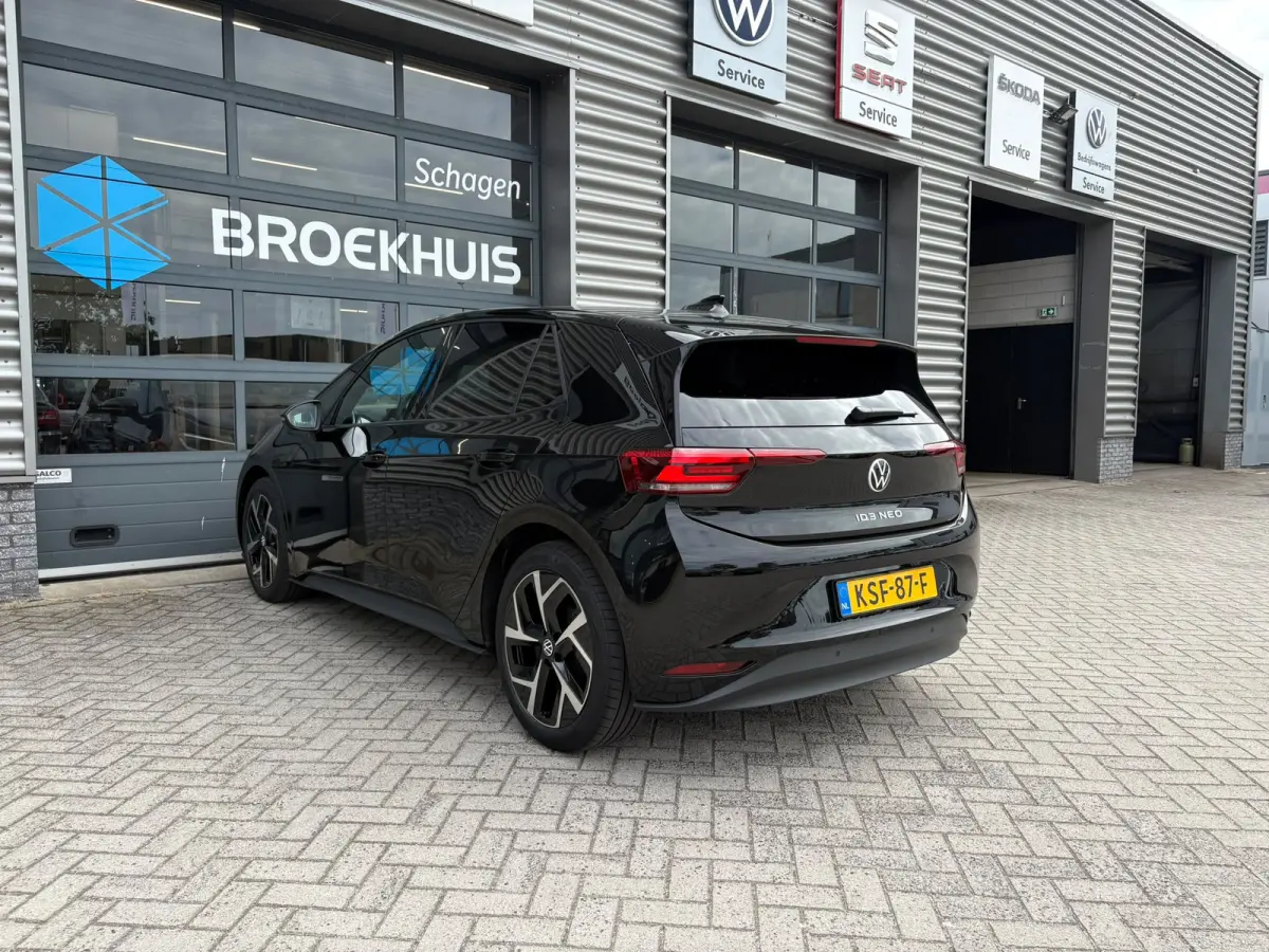 Life | Airconditioning automatisch, 2-zone (Climatronic) | Automatische afstandsregeling (Adaptive Cruise Control) | Buitenspiegels elektrisch instel-, verwarm- en inklapbaar