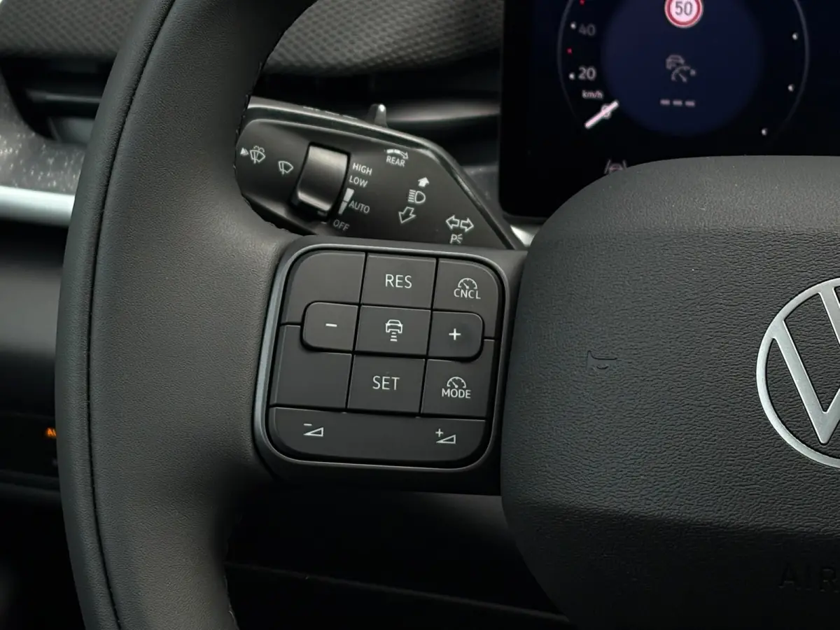 Life | Airconditioning automatisch, 2-zone (Climatronic) | Automatische afstandsregeling (Adaptive Cruise Control) | Buitenspiegels elektrisch instel-, verwarm- en inklapbaar