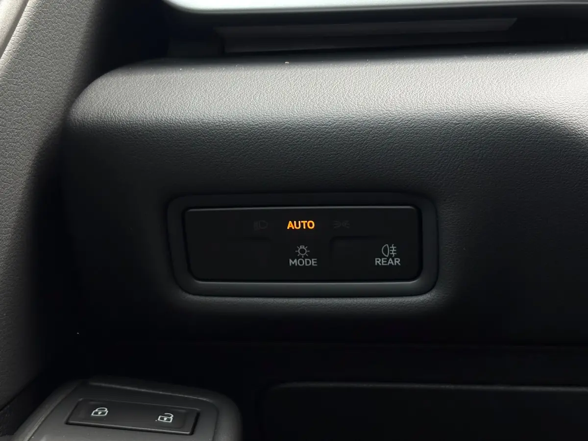 Life | Airconditioning automatisch, 2-zone (Climatronic) | Automatische afstandsregeling (Adaptive Cruise Control) | Buitenspiegels elektrisch instel-, verwarm- en inklapbaar