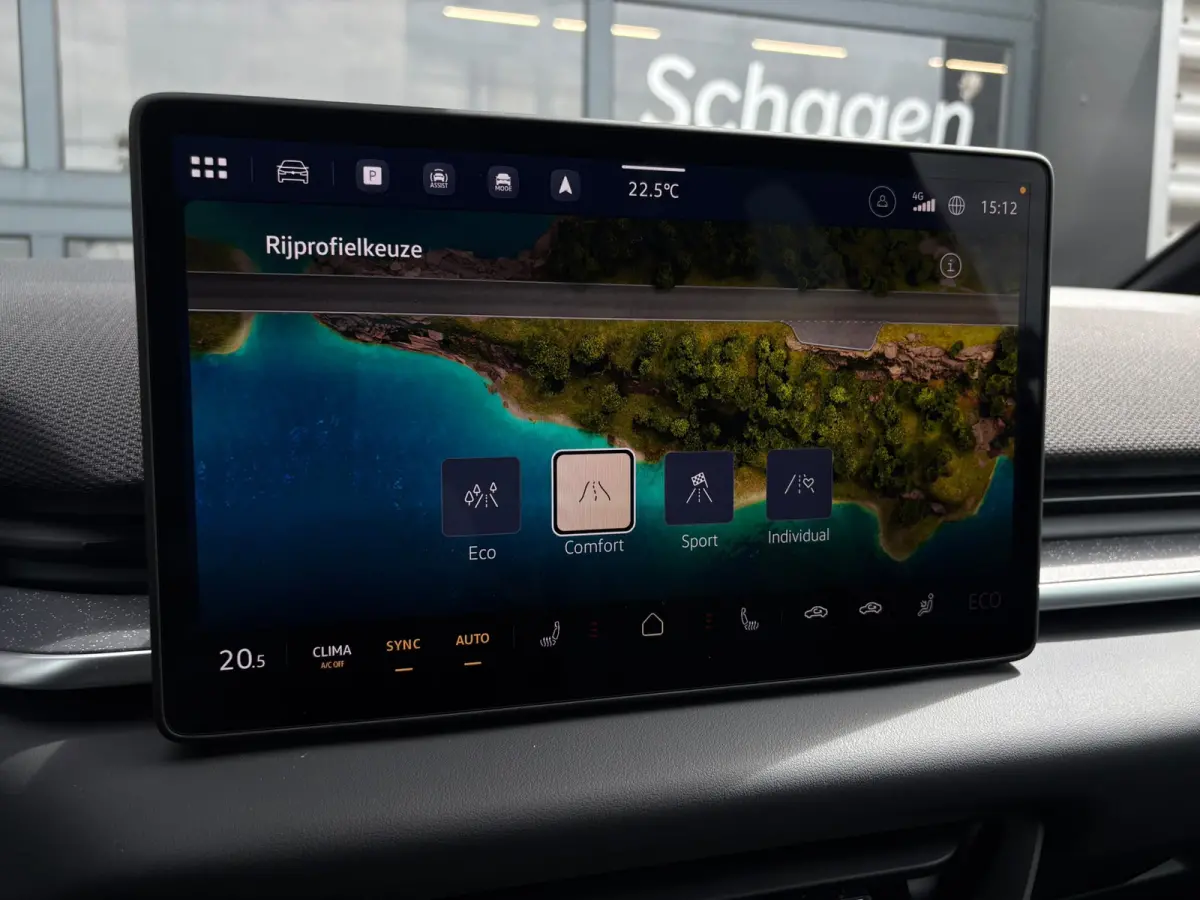 Life | Airconditioning automatisch, 2-zone (Climatronic) | Automatische afstandsregeling (Adaptive Cruise Control) | Buitenspiegels elektrisch instel-, verwarm- en inklapbaar