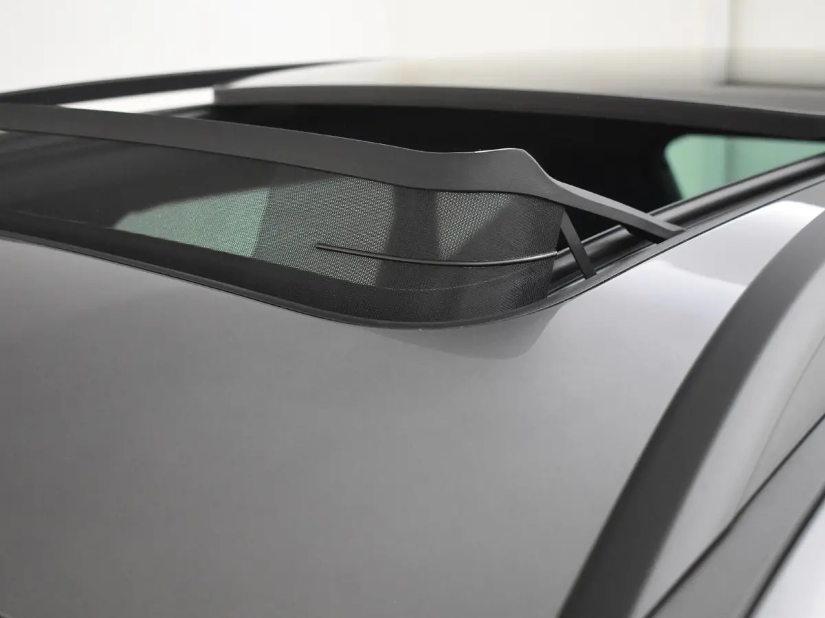 FR Business Intense | Achteruitrijcamera | Airconditioning automatisch met 2-zone-temperatuurregeling | Centrale vergr. met afstandsbediening en Keyless Entry&Go
