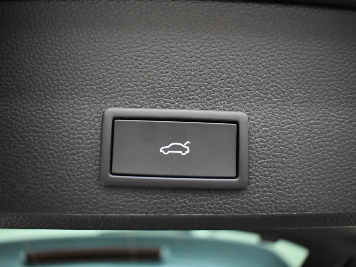 FR Business Intense | Achteruitrijcamera | Airconditioning automatisch met 2-zone-temperatuurregeling | Centrale vergr. met afstandsbediening en Keyless Entry&Go