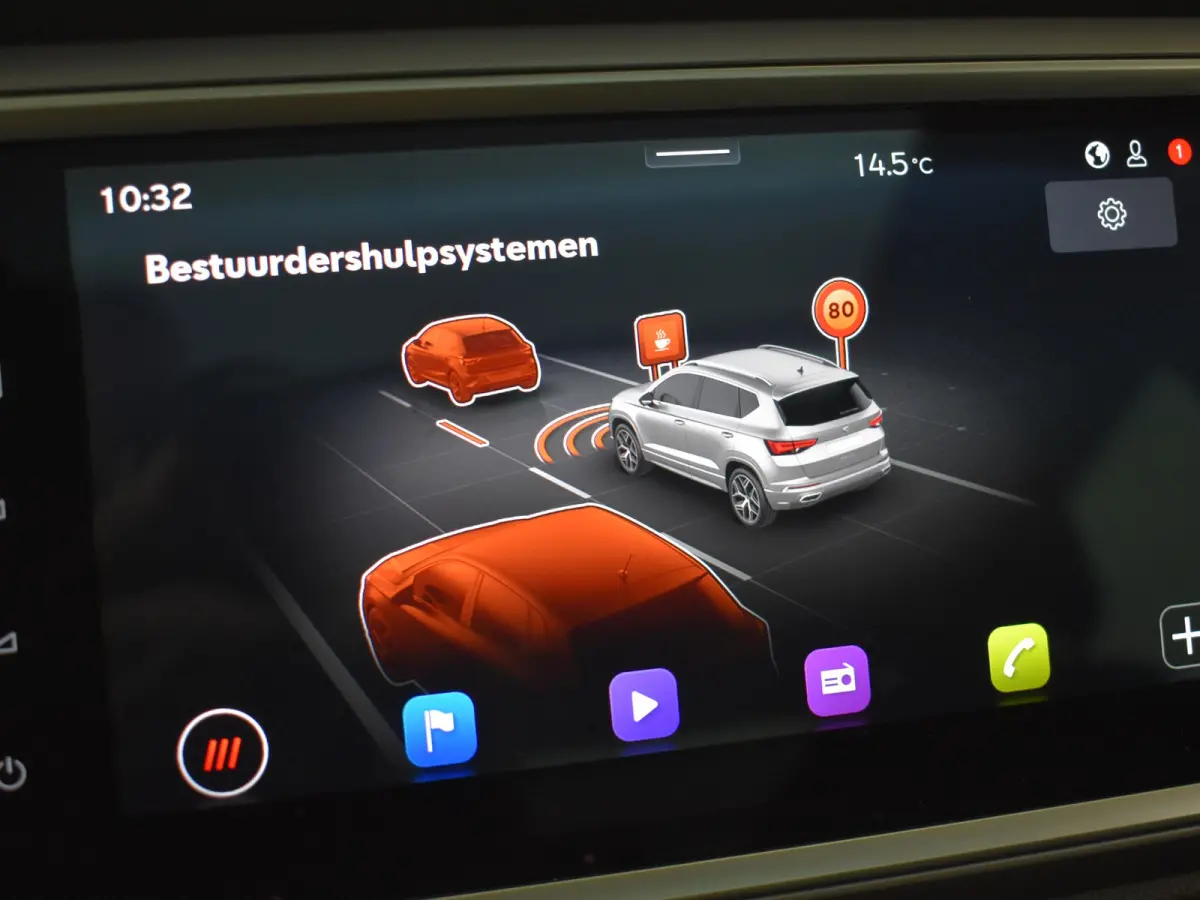 FR Business Intense | Achteruitrijcamera | Airconditioning automatisch met 2-zone-temperatuurregeling | Centrale vergr. met afstandsbediening en Keyless Entry&Go