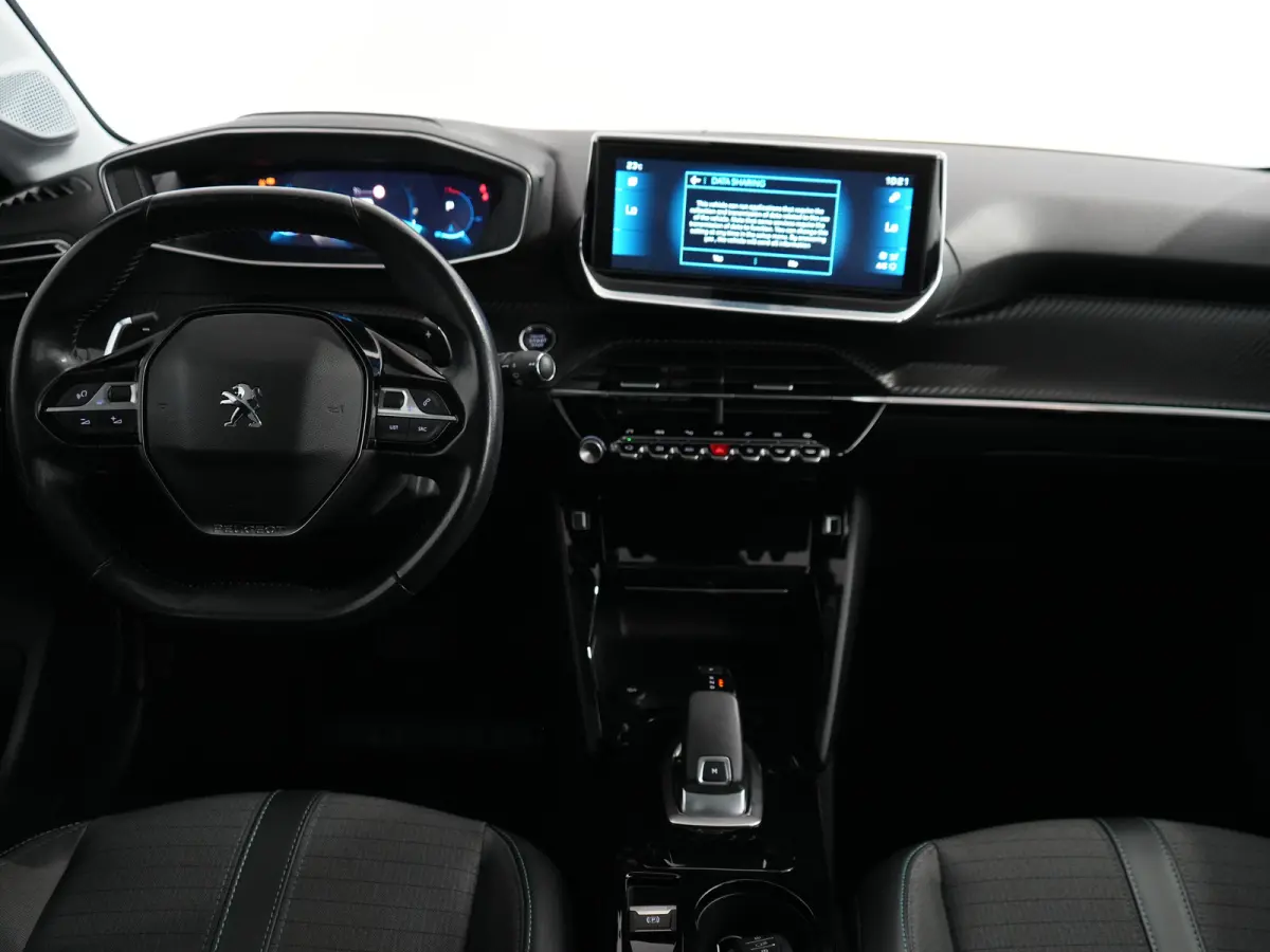 1.2 PureTech Allure | Panorama dak | Cruise | PDC V+A | Carplay | Navi | Camera |