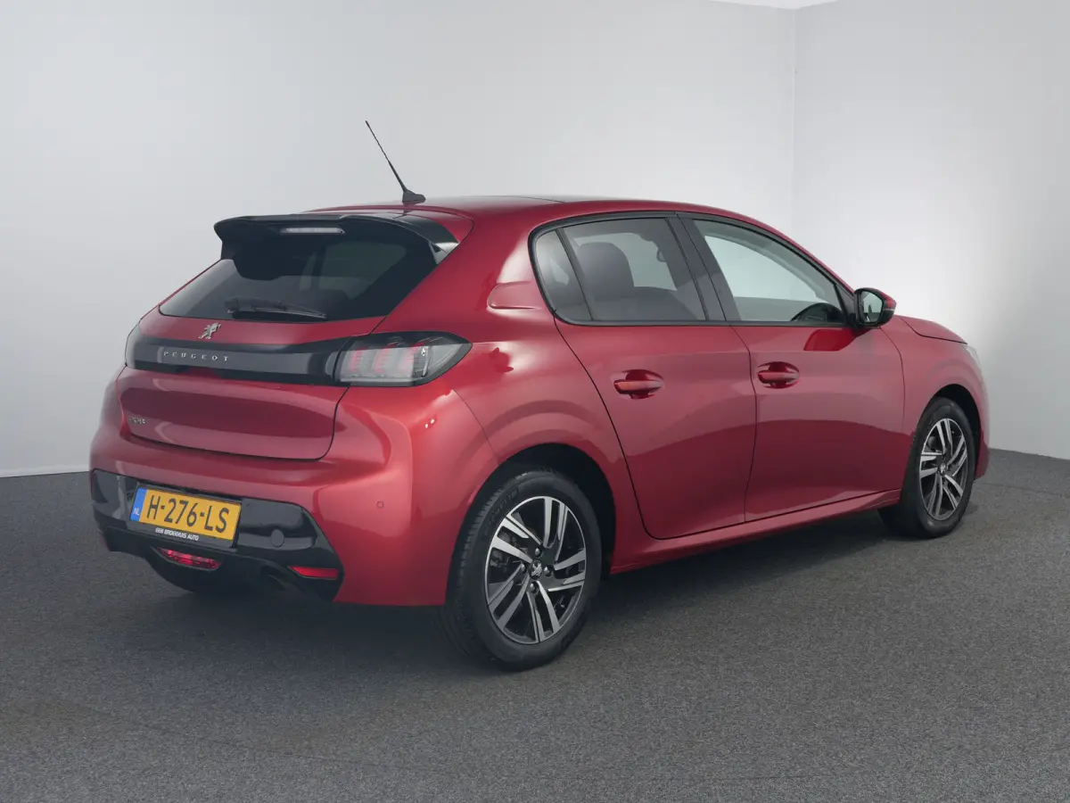 1.2 PureTech Allure | Panorama dak | Cruise | PDC V+A | Carplay | Navi | Camera |