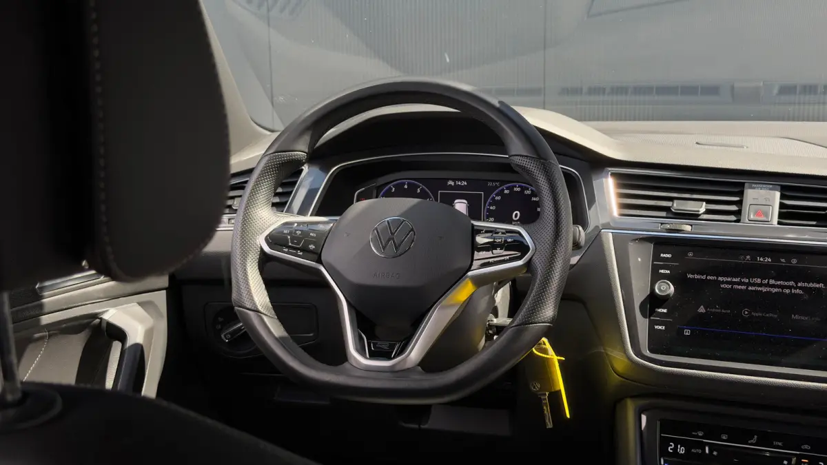 1.5TSI DSG R-Line 7st | Camera | Apple Carplay | Blackline | | Camera | Navigatie | Apple Carplay |