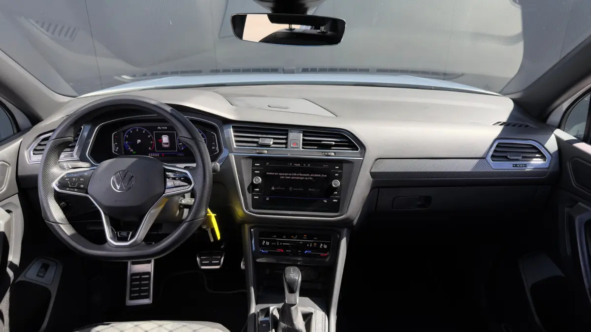 1.5TSI DSG R-Line 7st | Camera | Apple Carplay | Blackline | | Camera | Navigatie | Apple Carplay |