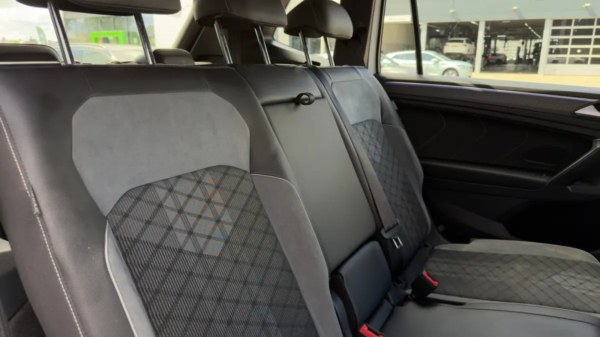 1.5TSI DSG R-Line 7st | Camera | Apple Carplay | Blackline | | Camera | Navigatie | Apple Carplay |