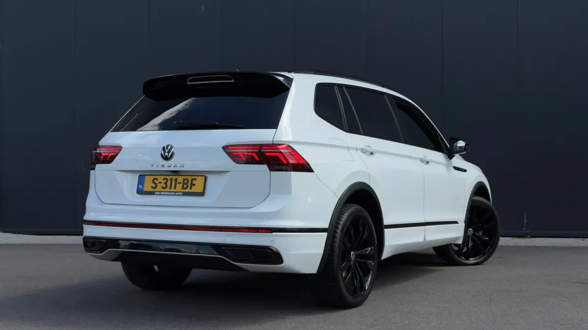 1.5TSI DSG R-Line 7st | Camera | Apple Carplay | Blackline | | Camera | Navigatie | Apple Carplay |
