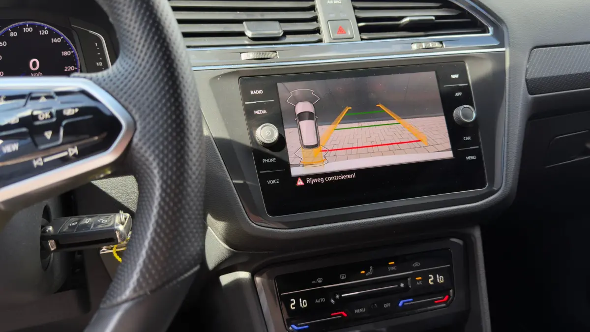 1.5TSI DSG R-Line 7st | Camera | Apple Carplay | Blackline | | Camera | Navigatie | Apple Carplay |
