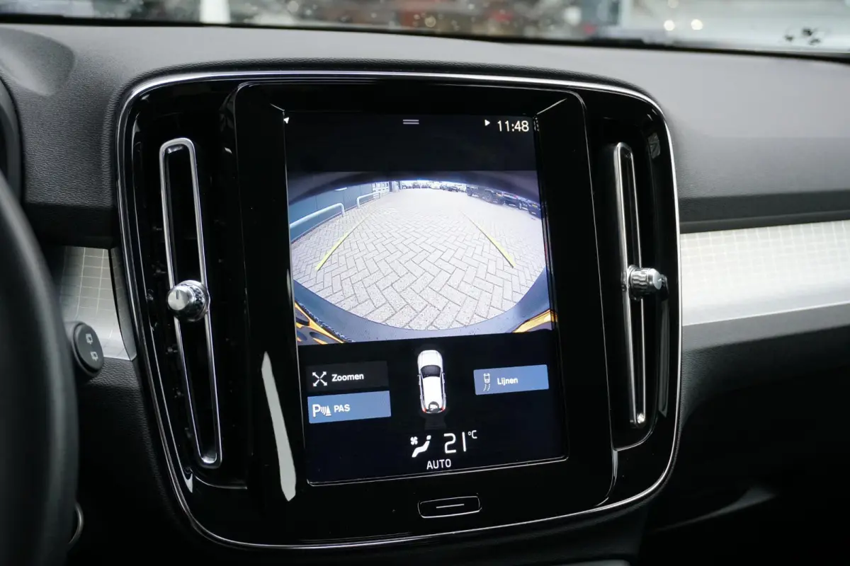 1.5 T3 Momentum Pro + DEALER ONDERHOUDEN + CAMERA / CARPLAY