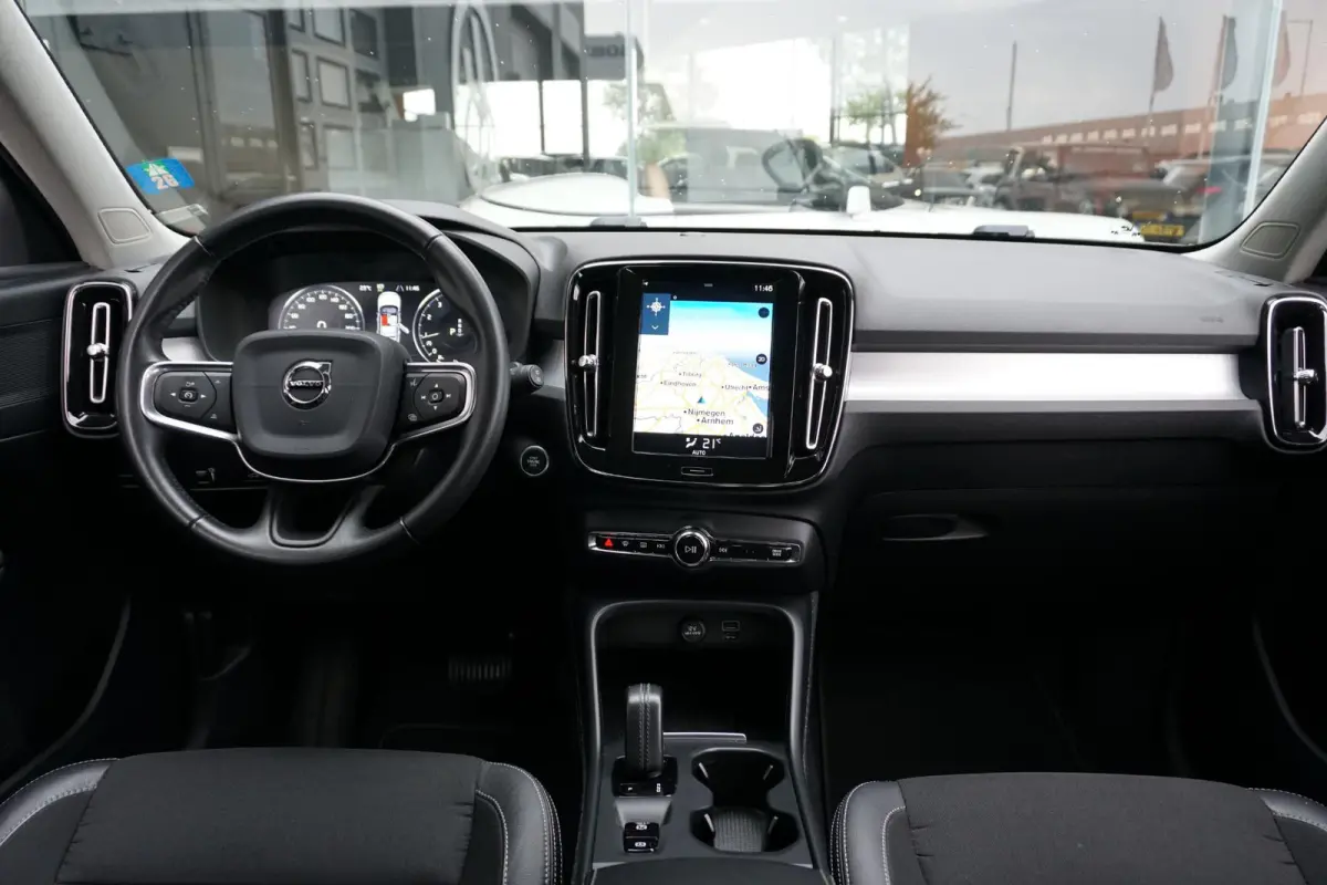 1.5 T3 Momentum Pro + DEALER ONDERHOUDEN + CAMERA / CARPLAY