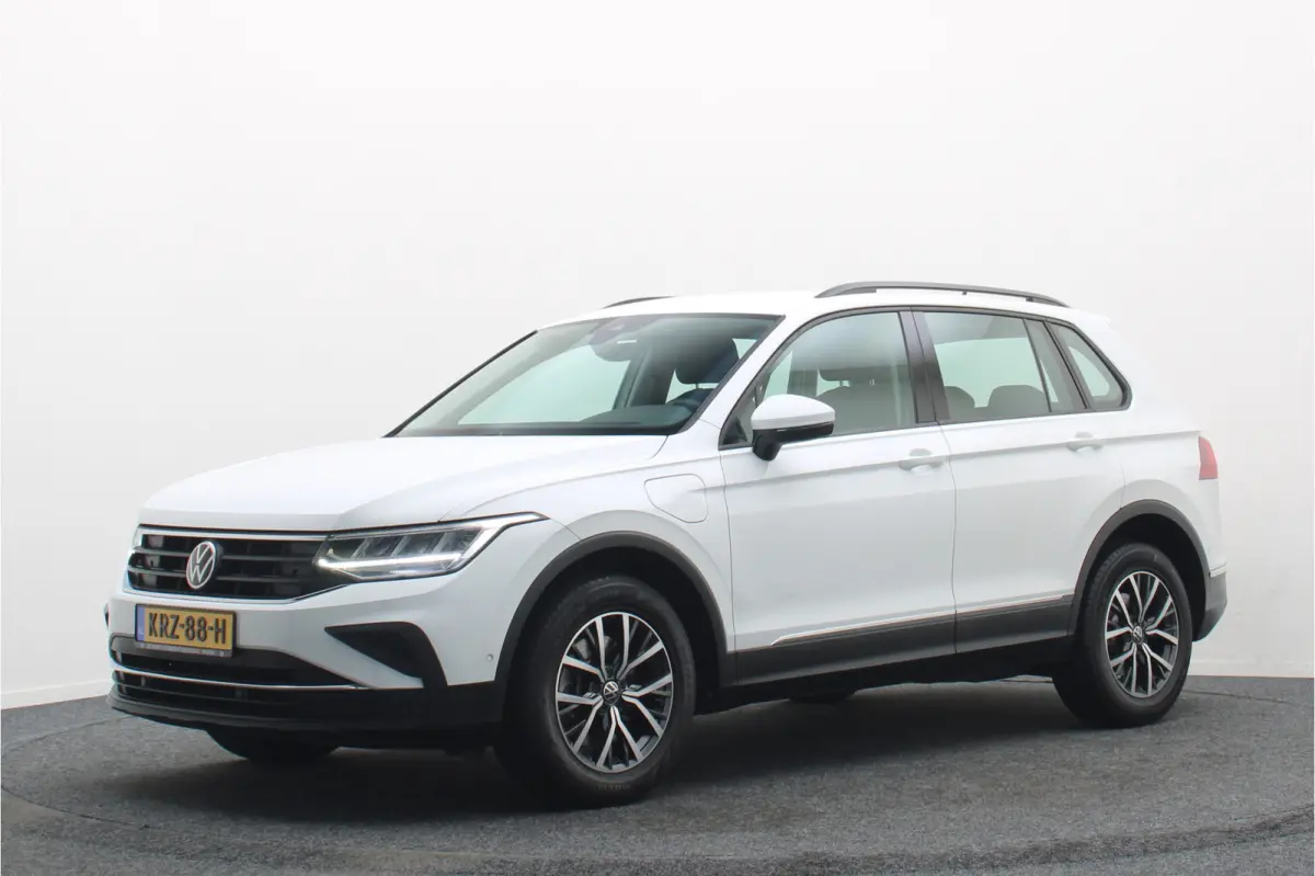 1.4 TSI DSG Plug-in Hybrid Life Virtual Cockpit, ACC, Camera, Apple CarPlay, PDC, Stoelverwarming, 17”