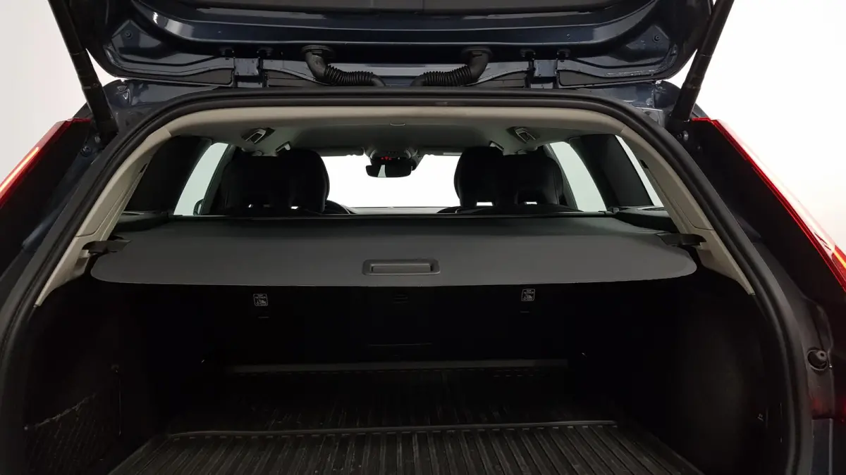 2.0 B4 197 pk Automaat Momentum Pro Navigatie Climate control Adaptive cruise Control Led DAB Electrisch bedienbare achterklep Parkeer sensoren