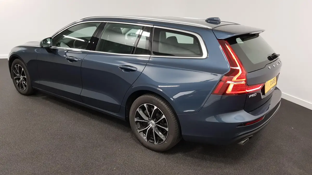 2.0 B4 197 pk Automaat Momentum Pro Navigatie Climate control Adaptive cruise Control Led DAB Electrisch bedienbare achterklep Parkeer sensoren