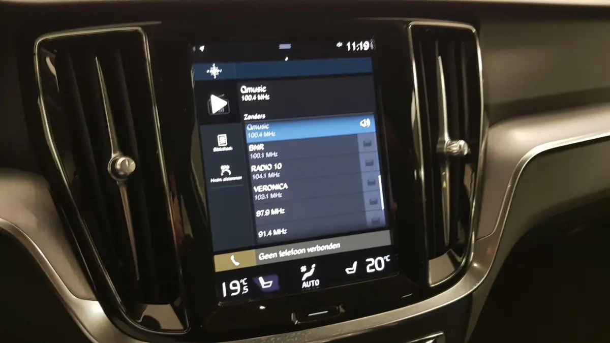2.0 B4 197 pk Automaat Momentum Pro Navigatie Climate control Adaptive cruise Control Led DAB Electrisch bedienbare achterklep Parkeer sensoren